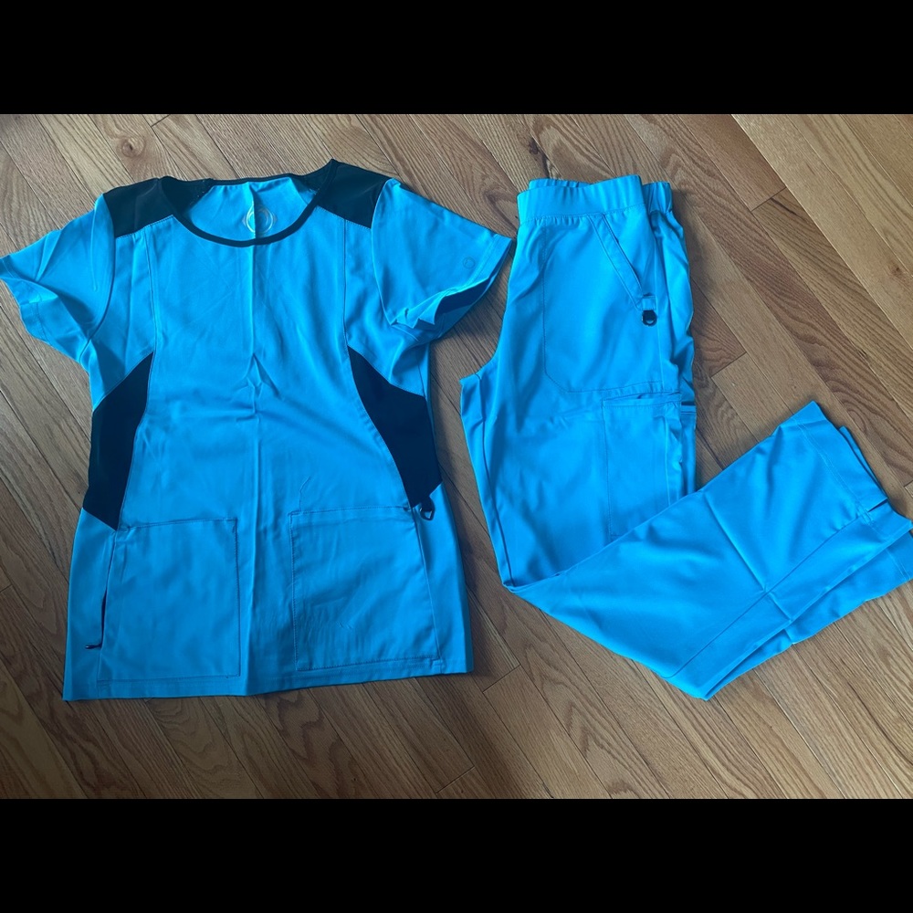 Scrub set
